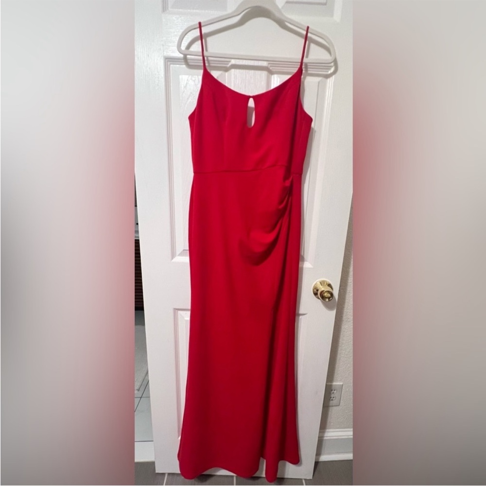 Elegant Red Sleeveless Maxi Dress - Picture 2 of 6